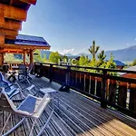 Nanook Luxe Montagnard Sauna Et Jacuzzi Domek alpejski